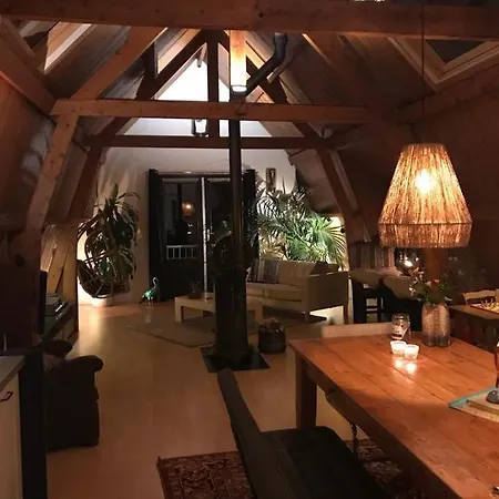 Apartmán Ruim Met Terras Rustig Gelegen, Centrum *