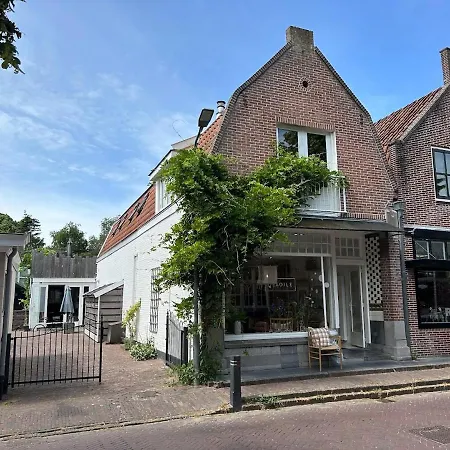 Apartment Ruim Met Terras Rustig Gelegen, Centrum *
