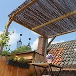 Ruim Met Terras Rustig Gelegen, Centrum Apartment Bergen