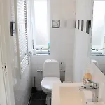 Apartment Ruim Met Terras Rustig Gelegen, Centrum *