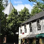 Ruim Met Terras Rustig Gelegen, Centrum Apartment