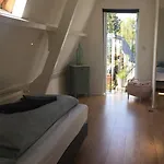 Apartment Ruim Met Terras Rustig Gelegen, Centrum *