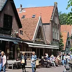 Ruim Met Terras Rustig Gelegen, Centrum Apartment