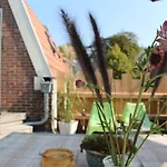Apartment Ruim Met Terras Rustig Gelegen, Centrum *