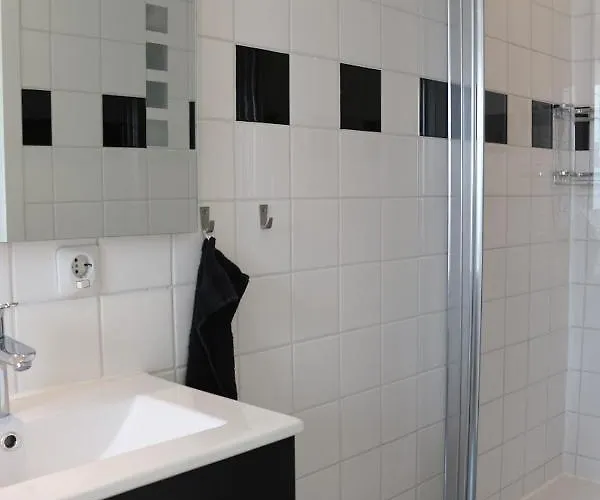 Ruim Met Terras Rustig Gelegen, Centrum * ברחן