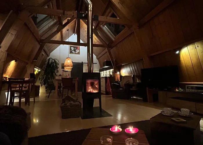 Ruim Met Terras Rustig Gelegen, Centrum דירה *