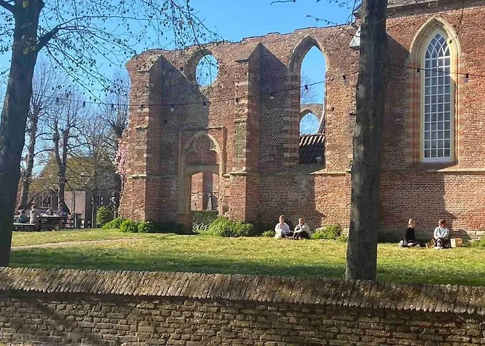 Ruim Met Terras Rustig Gelegen, Centrum דירה ברחן