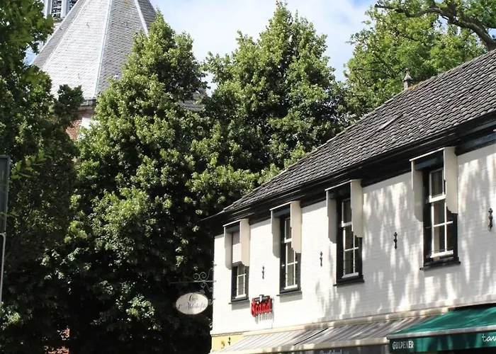 Ruim Met Terras Rustig Gelegen, Centrum דירה