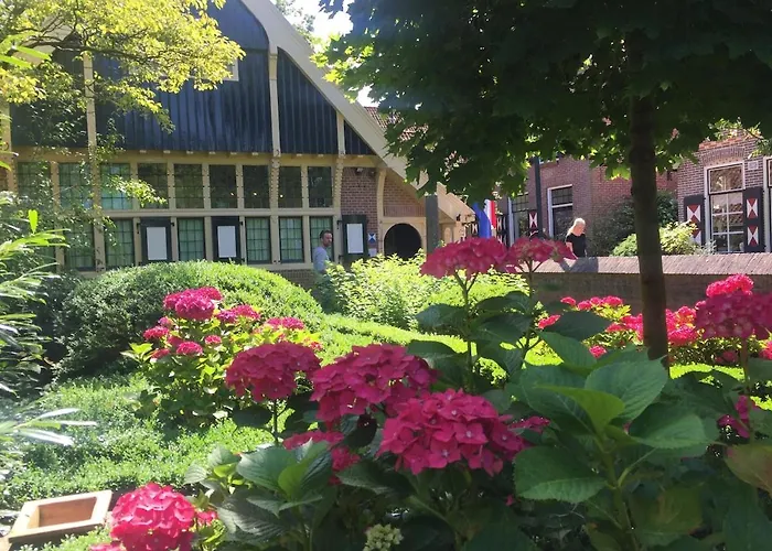 Ruim Met Terras Rustig Gelegen, Centrum דירה ברחן