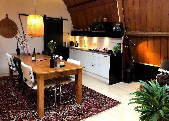 Ruim Met Terras Rustig Gelegen, Centrum דירה