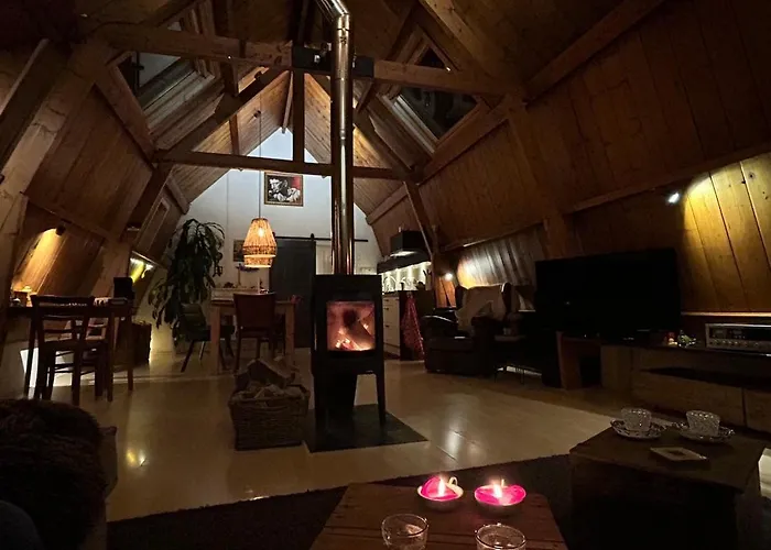 Ruim Met Terras Rustig Gelegen, Centrum דירה *