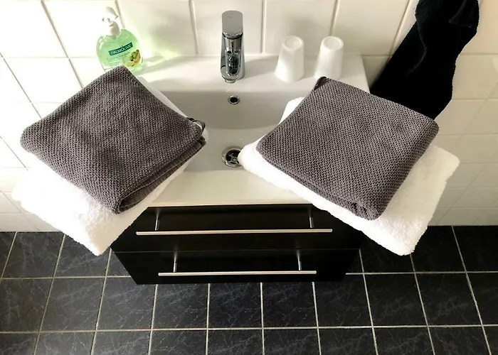 Ruim Met Terras Rustig Gelegen, Centrum דירה ברחן