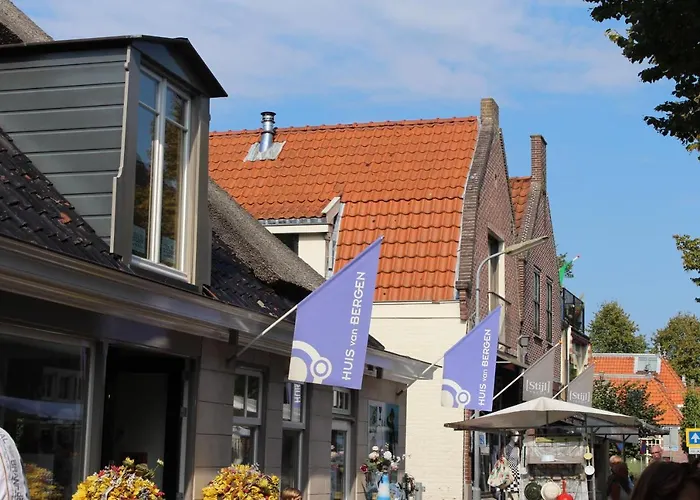 Ruim Met Terras Rustig Gelegen, Centrum דירה