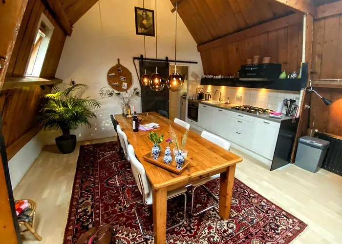 Ruim Met Terras Rustig Gelegen, Centrum * ברחן